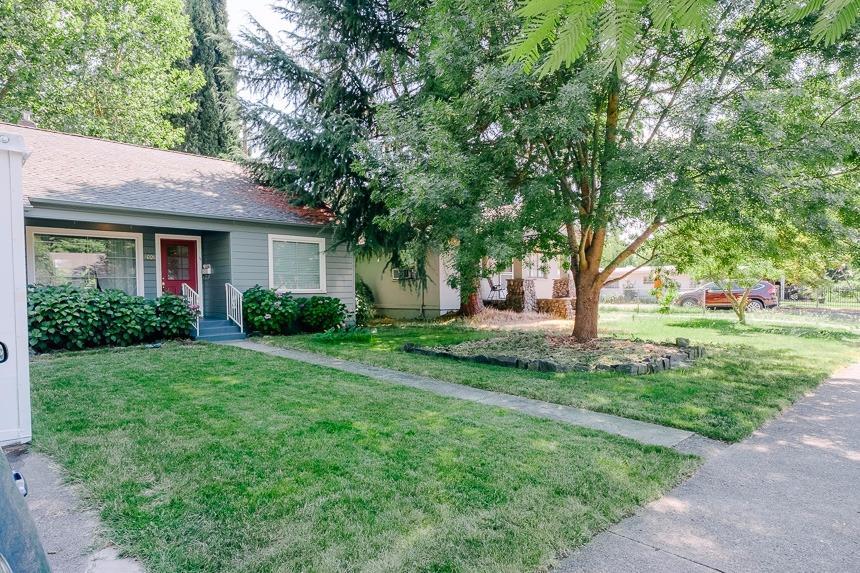 1008 Reddy Avenue Medford, OR 97504 - Photo 3 of 32 a view of a house with a yard
