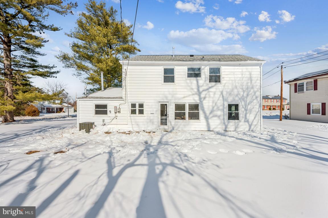 2 Sylvan Lane Willingboro, NJ 08046 - Photo 25 of 26 a view of a yard with a house