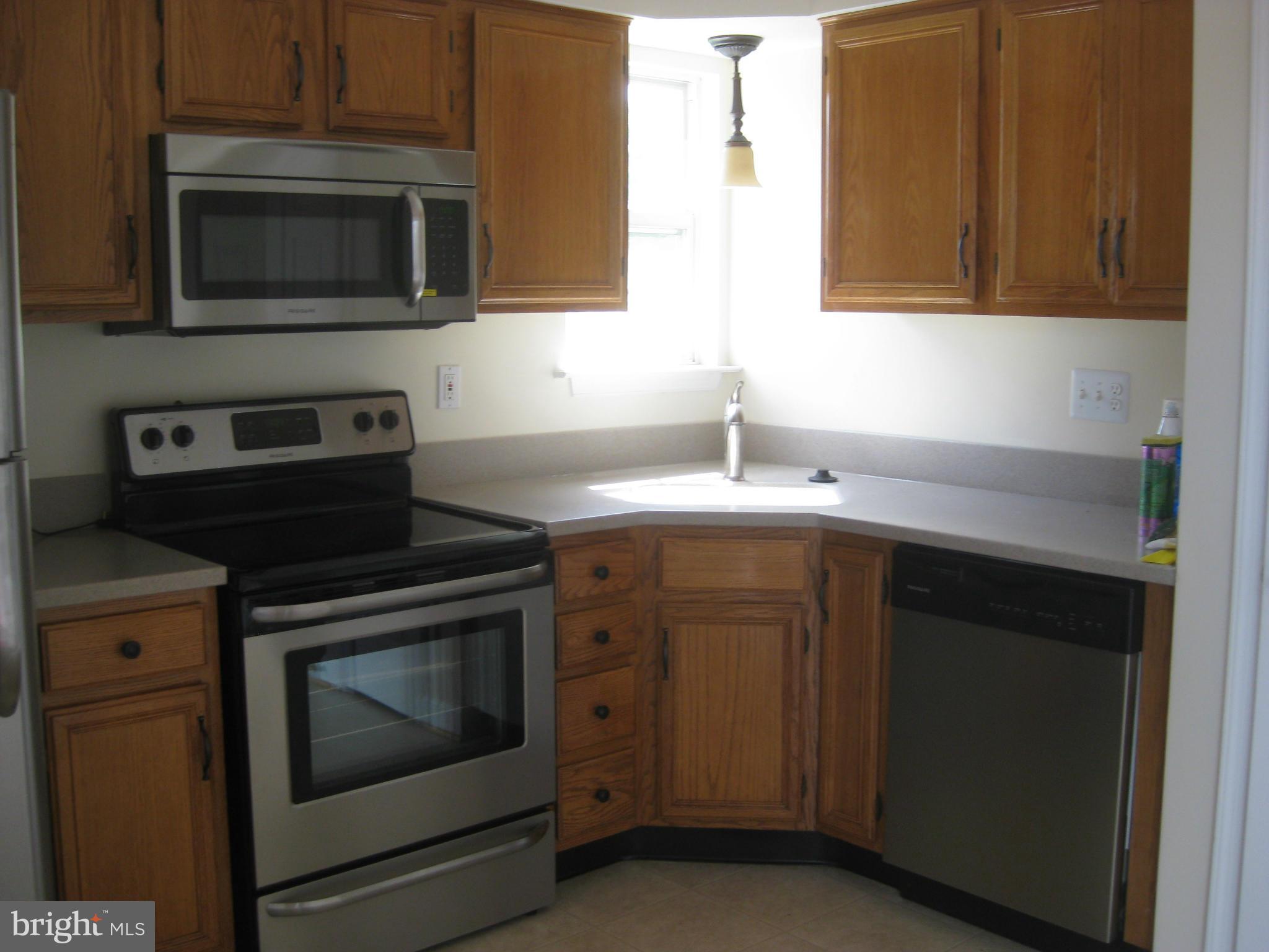 6440 View Point Court Frederick, MD 21703 - Photo 2 of 21 Kitchen