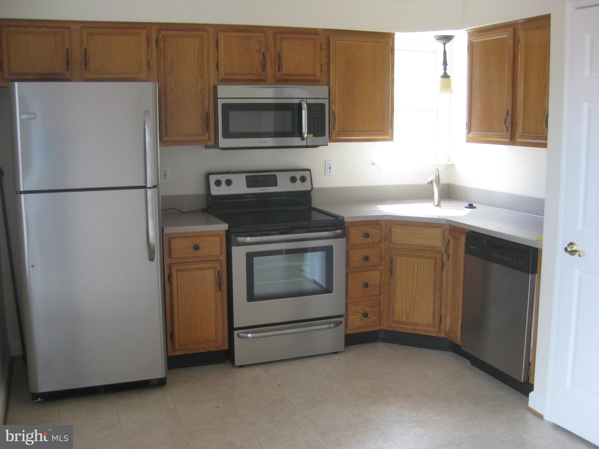 6440 View Point Court Frederick, MD 21703 - Photo 3 of 21 Kitchen