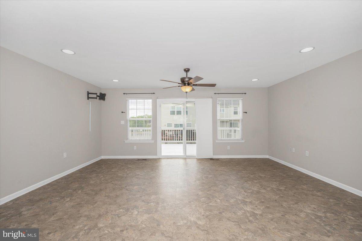 7 New Gate Court Falling Waters, WV 25419 - Photo 21 of 52