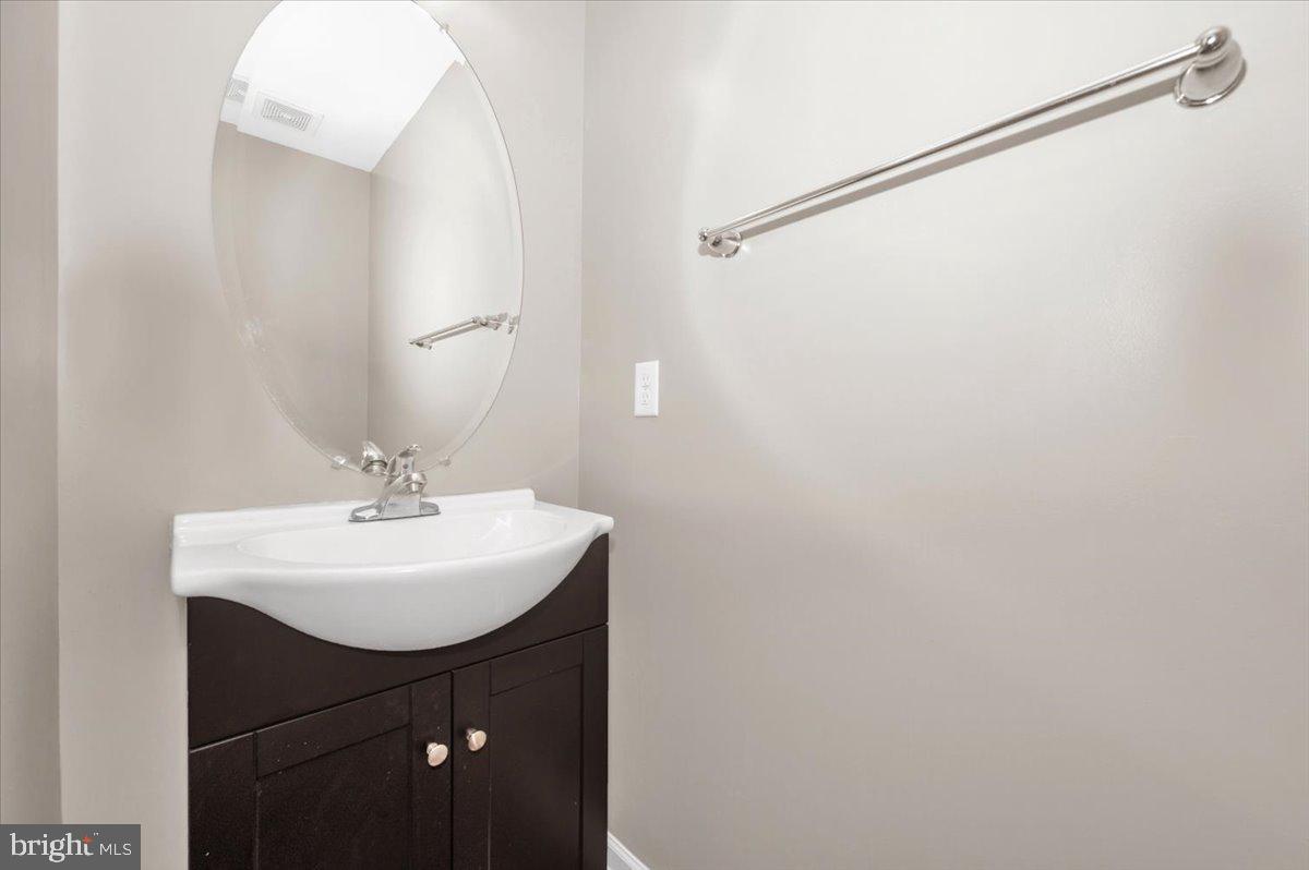 7 New Gate Court Falling Waters, WV 25419 - Photo 23 of 52