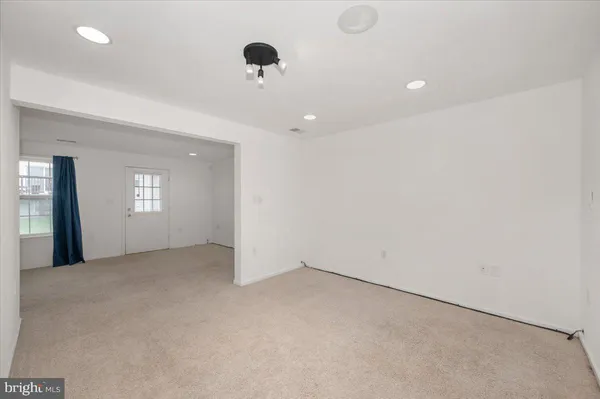 $1,750 | 7 New Gate Court, Falling Waters, WV 25419