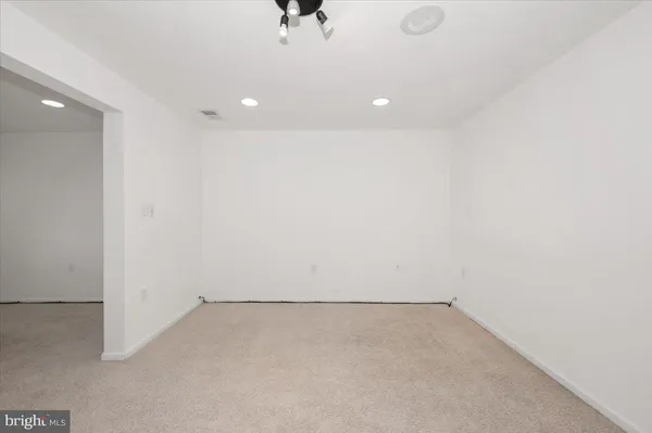 $1,750 | 7 New Gate Court, Falling Waters, WV 25419