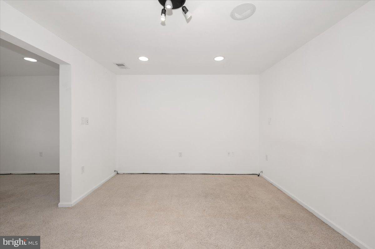 7 New Gate Court Falling Waters, WV 25419 - Photo 41 of 52