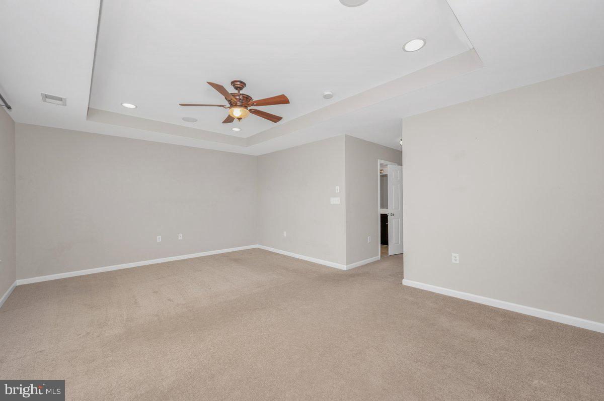 7 New Gate Court Falling Waters, WV 25419 - Photo 5 of 52