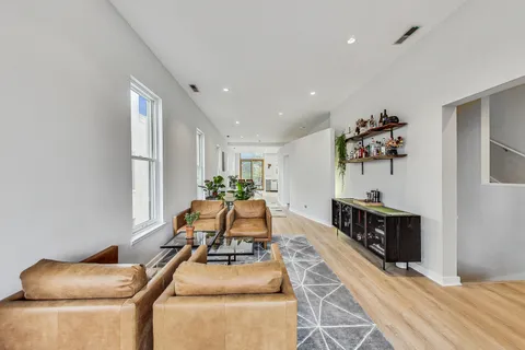 $825,000 | 2011 West Wabansia Avenue, Unit 3, Chicago, IL 60647