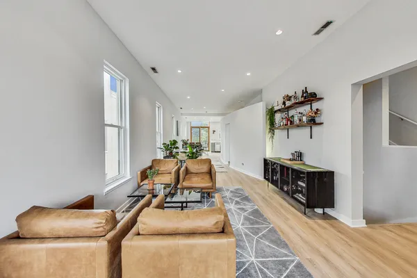 $825,000 | 2011 West Wabansia Avenue, Unit 3, Chicago, IL 60647