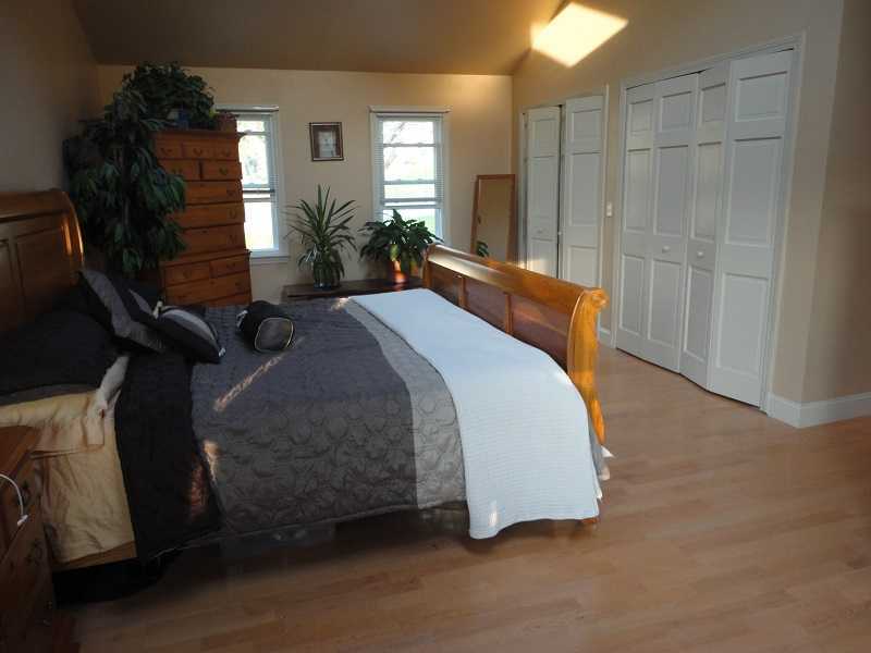 21 Hezekiah Drive Warren, RI 02885 - Photo 4 of 9 Master Bedroom.