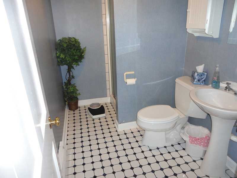 21 Hezekiah Drive Warren, RI 02885 - Photo 7 of 9 Bathroom.