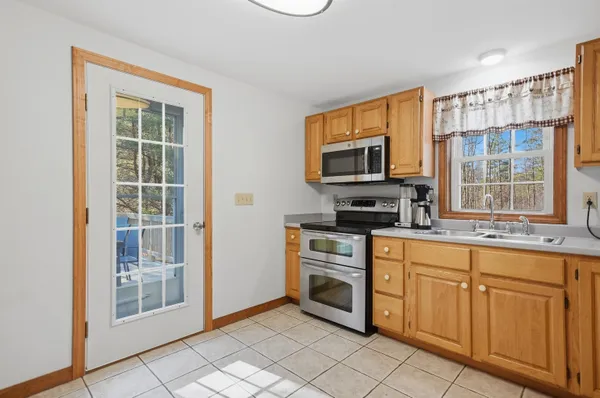 $550,000 | 4 Smith Corner Road, Newton, NH 03858