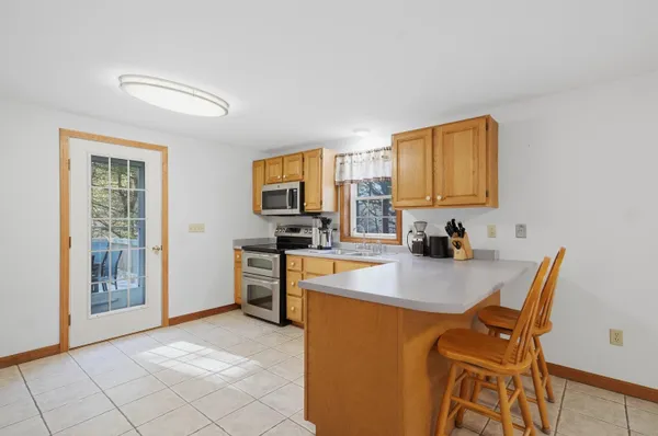$550,000 | 4 Smith Corner Road, Newton, NH 03858