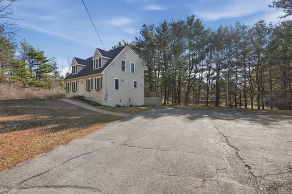 $550,000 | 4 Smith Corner Road, Newton, NH 03858