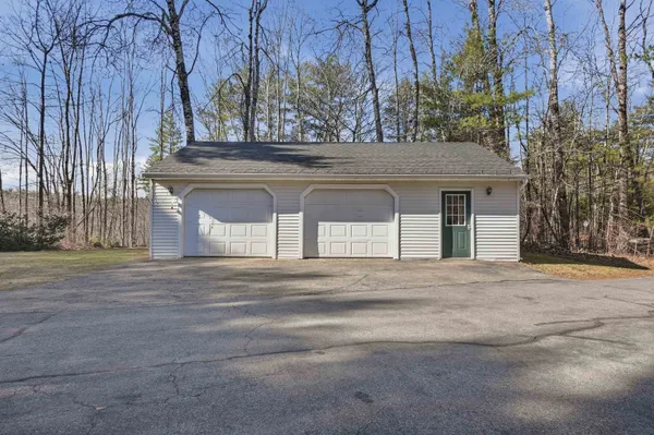 $550,000 | 4 Smith Corner Road, Newton, NH 03858