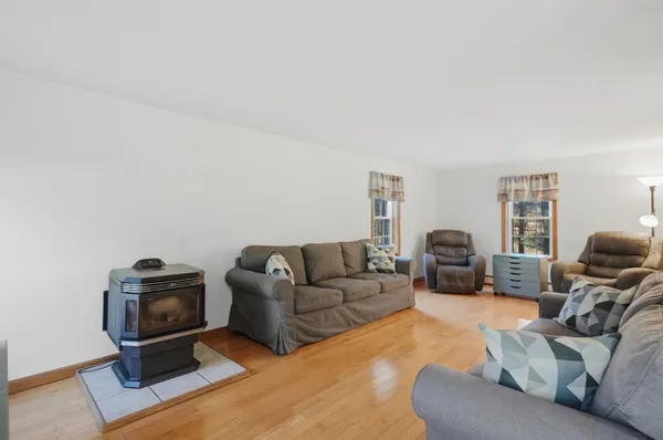 $550,000 | 4 Smith Corner Road, Newton, NH 03858