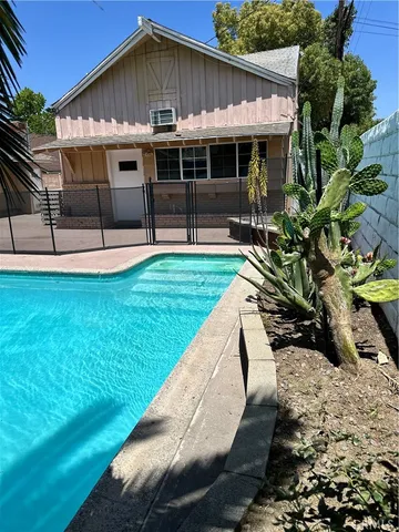 a close view of sink and tap