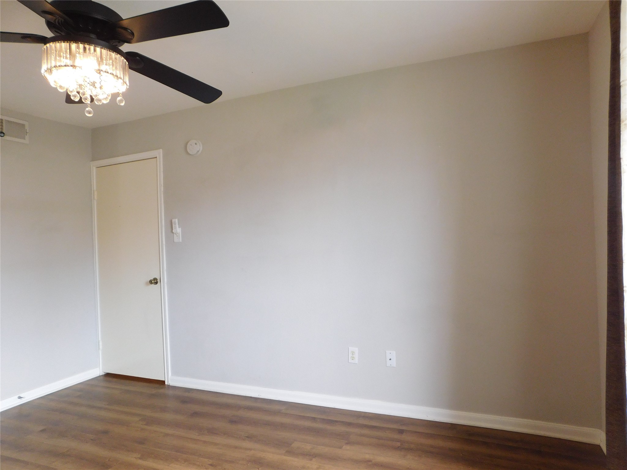 10101 South Gessner Road, Unit 912 Houston, TX 77071 - Photo 25 of 47 an empty room with wooden floor and windows
