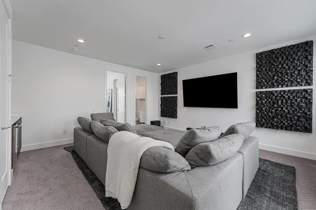 $5,000 | 5854 East Post Oak Lane, Houston, TX 77055