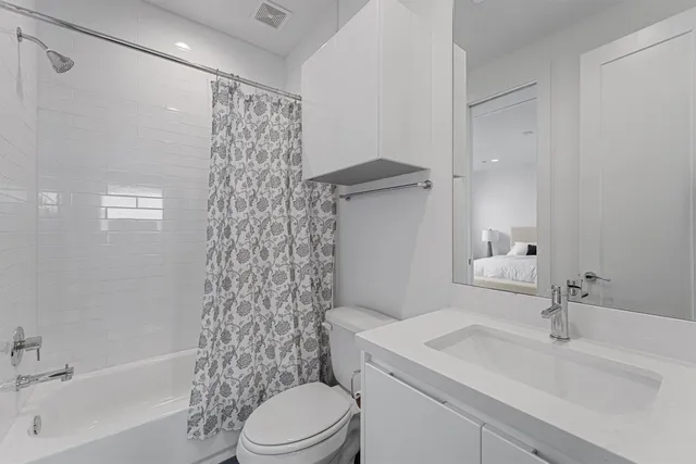 $5,000 | 5854 East Post Oak Lane, Houston, TX 77055