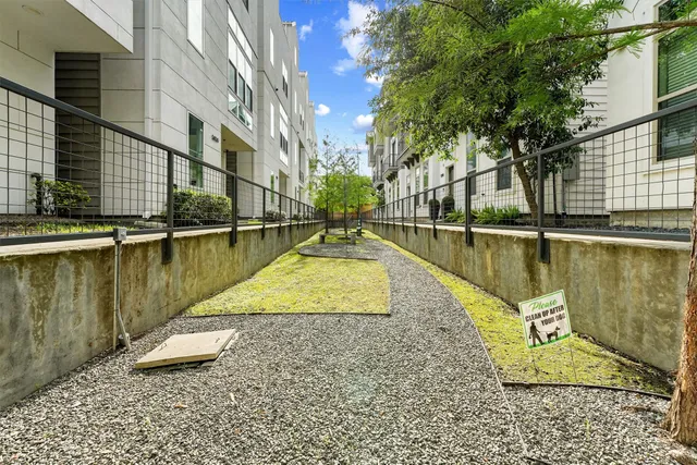 $5,000 | 5854 East Post Oak Lane, Houston, TX 77055