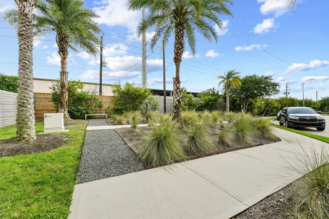 $5,000 | 5854 East Post Oak Lane, Houston, TX 77055