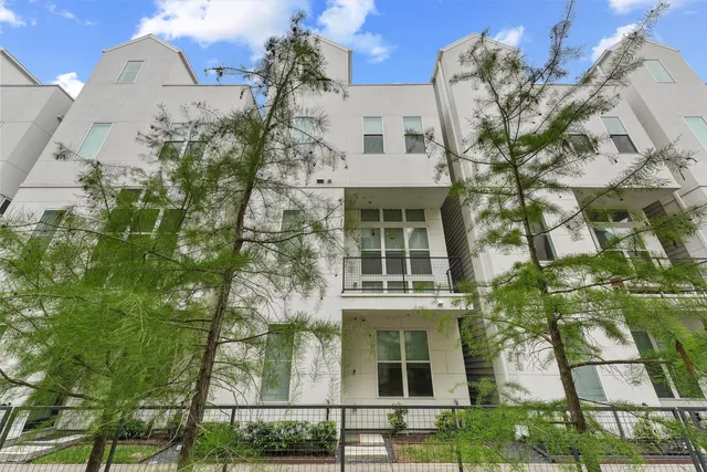 $5,000 | 5854 East Post Oak Lane, Houston, TX 77055