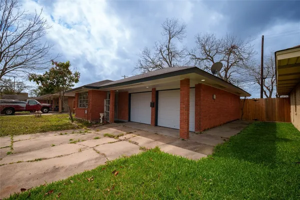 $190,000 | 1904 Edgehill Road, Pasadena, TX 77502