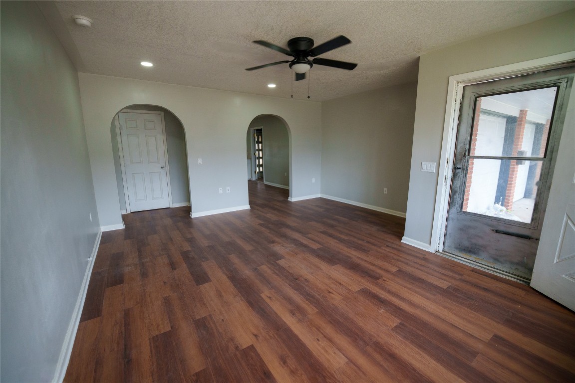 1904 Edgehill Road Pasadena, TX 77502 - Photo 4 of 16