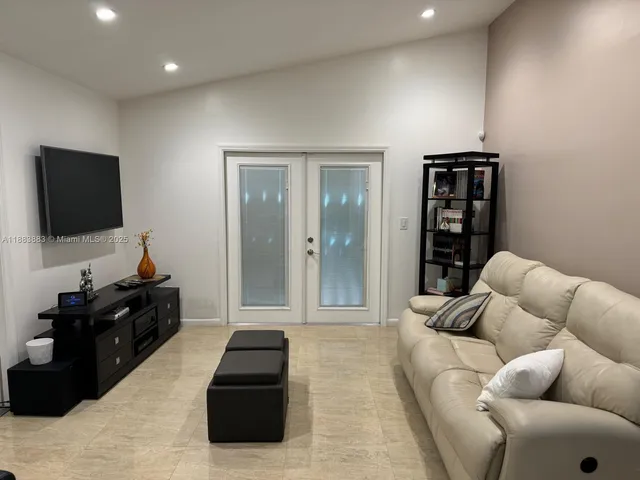 $4,300 | 18864 Northwest 89th Court, Unit 18864, Hialeah, FL 33018