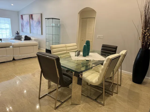 $4,300 | 18864 Northwest 89th Court, Unit 18864, Hialeah, FL 33018