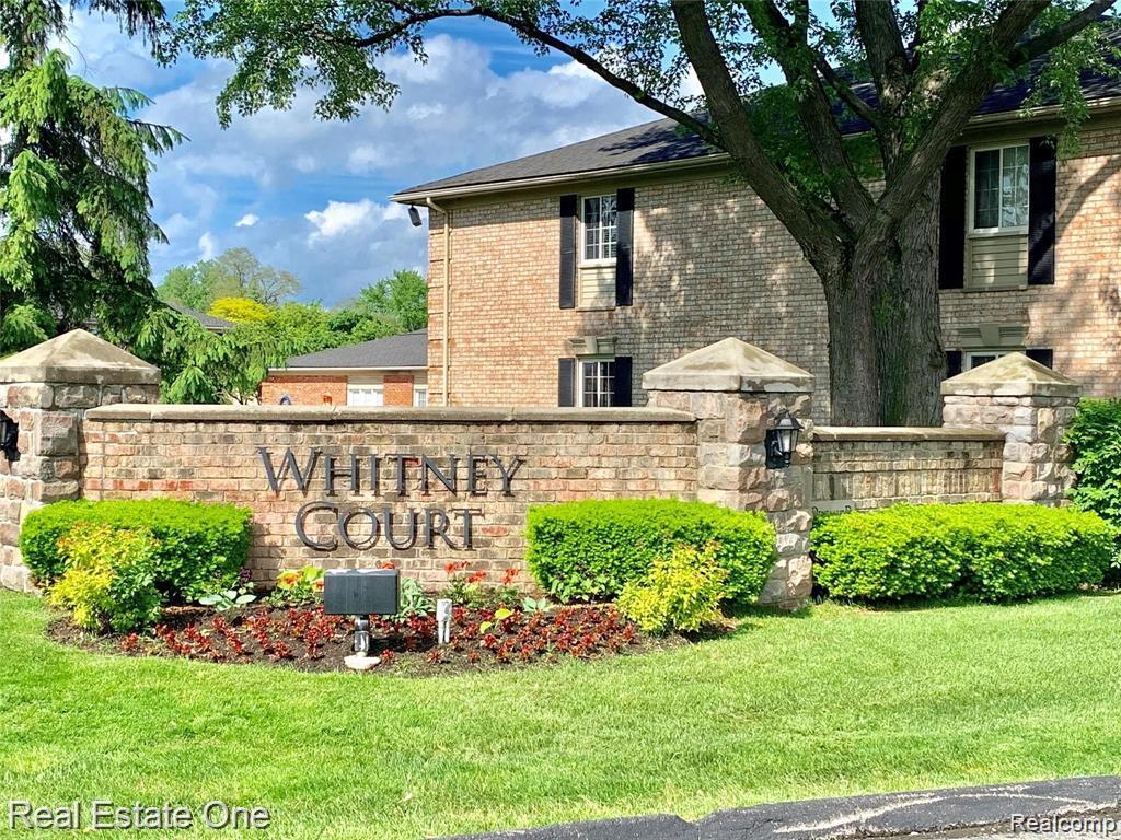 6121 Orchard Lake Road, Unit 202 West Bloomfield, MI 48322 - Photo 2 of 18 6121 Orchard Lake Rd Entrance.jpg
