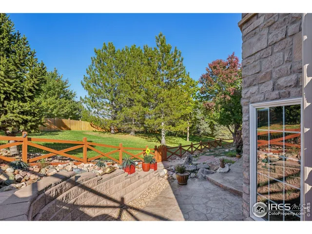 a view of a backyard with hardwood