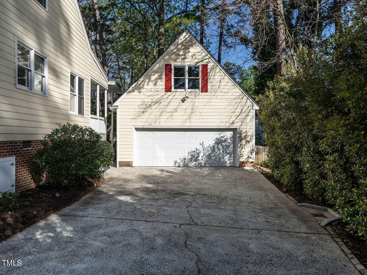 4612 Thendara Way Raleigh, NC 27612 - Photo 34 of 34 034-1280x960-garage