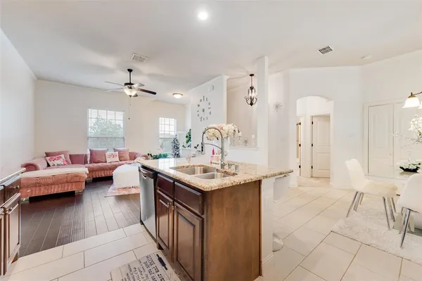 $319,990 | 5039 Venecia Way, Grand Prairie, TX 75052