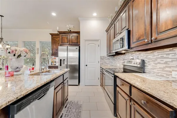 $319,990 | 5039 Venecia Way, Grand Prairie, TX 75052