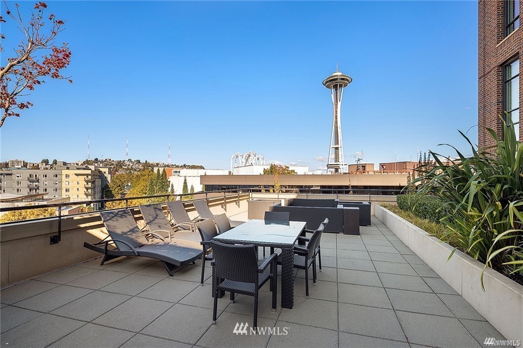 2911 2nd Avenue, Unit 818 Seattle, WA 98121 - Photo 9 of 16 a terrace with a table and chairs