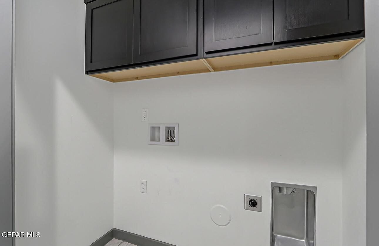 4572 Mark Avizo El Paso, TX 79938 - Photo 17 of 32 a close up of a cabinets