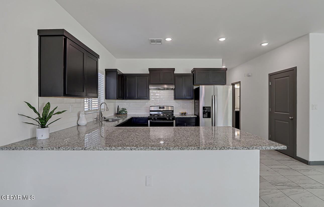 4572 Mark Avizo El Paso, TX 79938 - Photo 6 of 32 IMG_2540