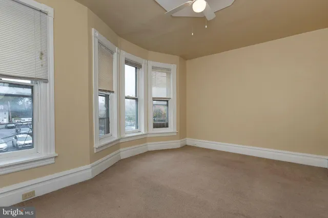 a view of empty room with window