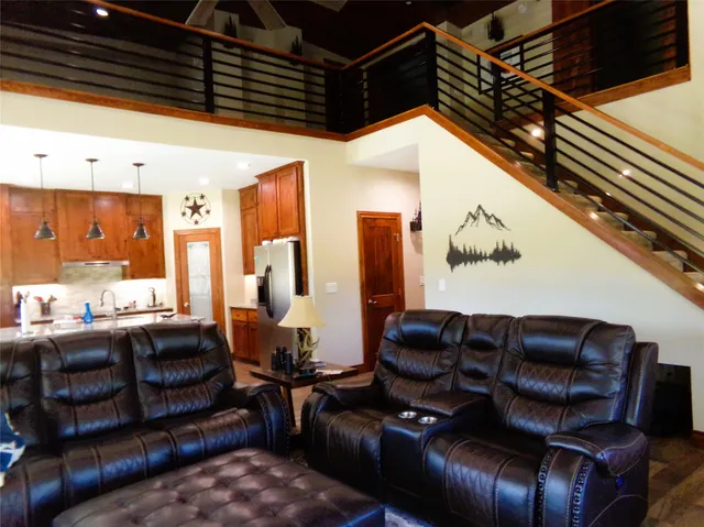 $749,000 | 1055 East Branding Iron, Weimar, TX 78962