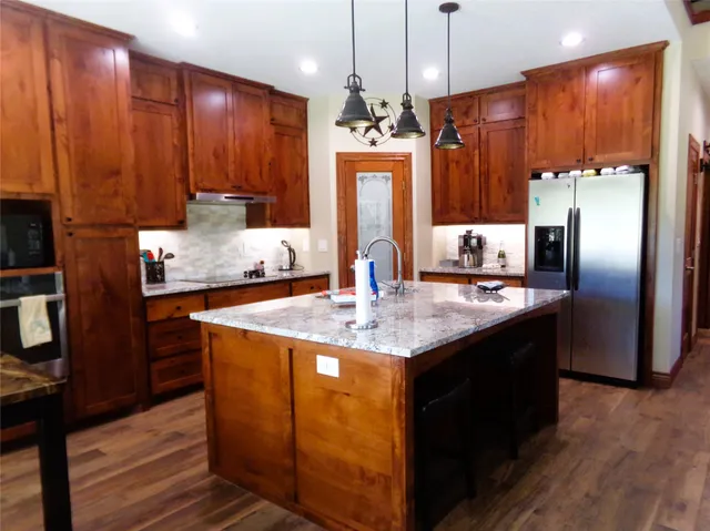 $749,000 | 1055 East Branding Iron, Weimar, TX 78962