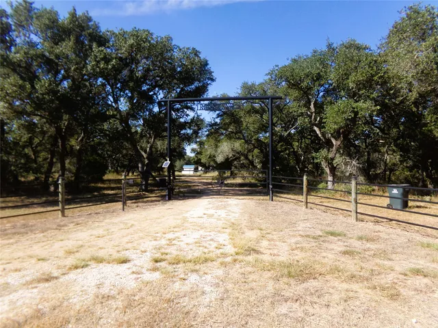 $749,000 | 1055 East Branding Iron, Weimar, TX 78962