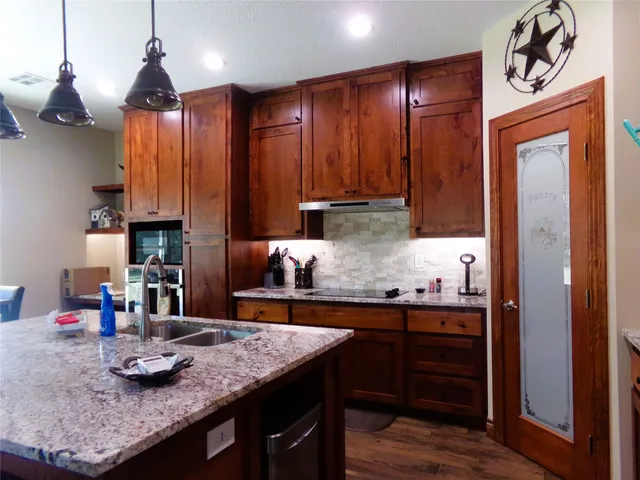 $749,000 | 1055 East Branding Iron, Weimar, TX 78962