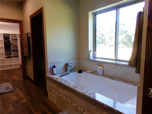 $749,000 | 1055 East Branding Iron, Weimar, TX 78962