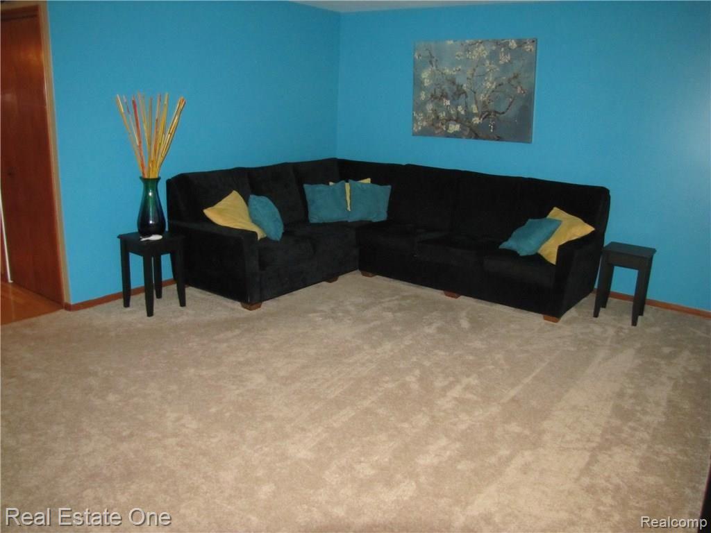 4026 West Thompson Road Linden, MI 48451 - Photo 7 of 19 IMG_3721.JPG