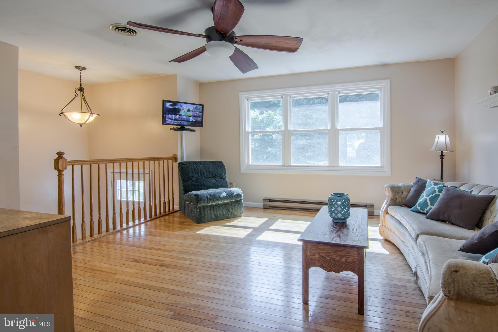 3320 Augusta Road Manchester, MD 21102 - Photo 4 of 30 Living Room