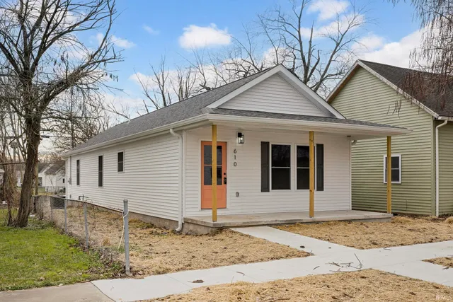 $179,900 | 610 West Frank Street, Mitchell, IN 47446