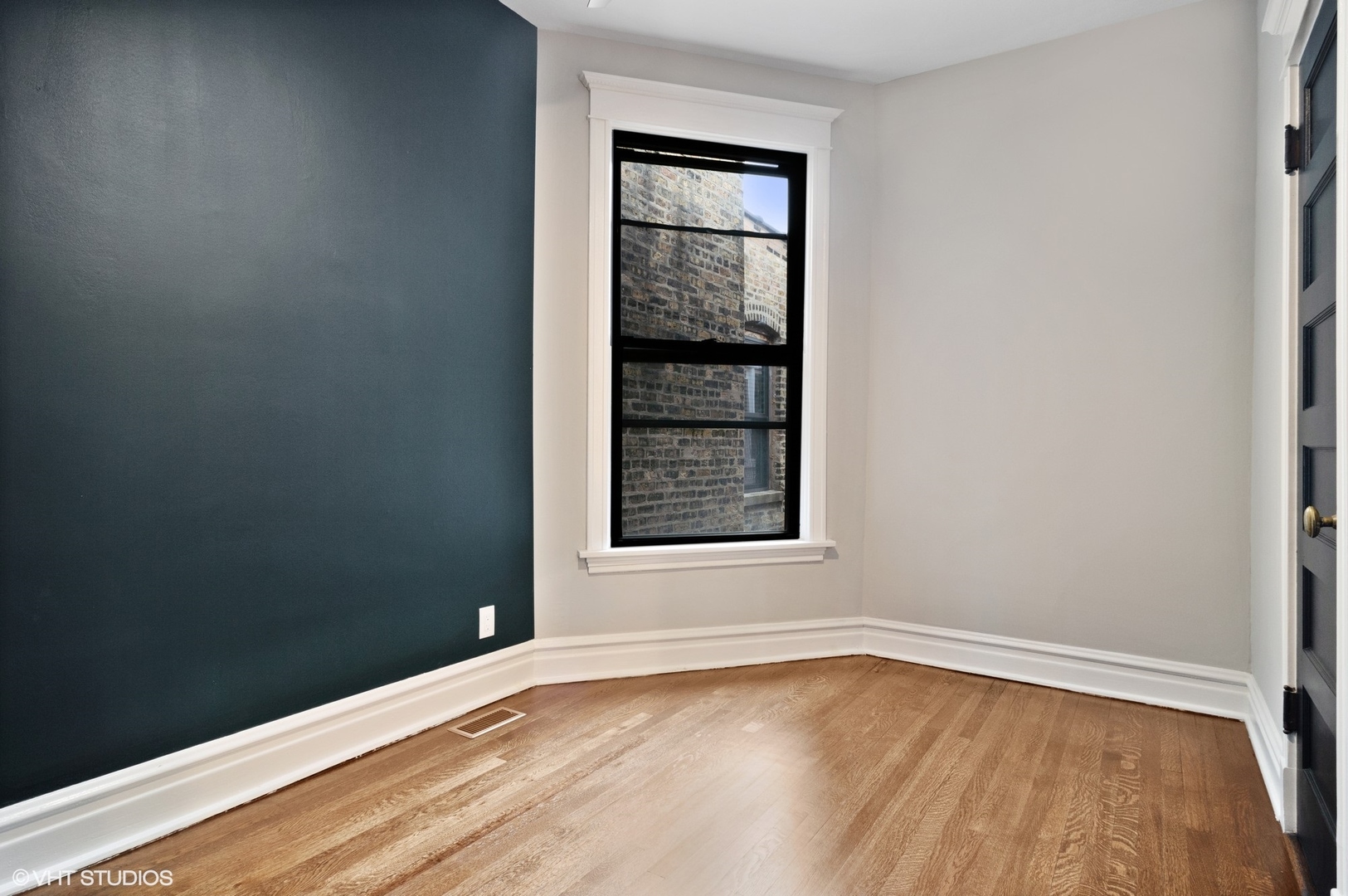 1211 West Addison Street, Unit 2 Chicago, IL 60613 - Photo 11 of 15