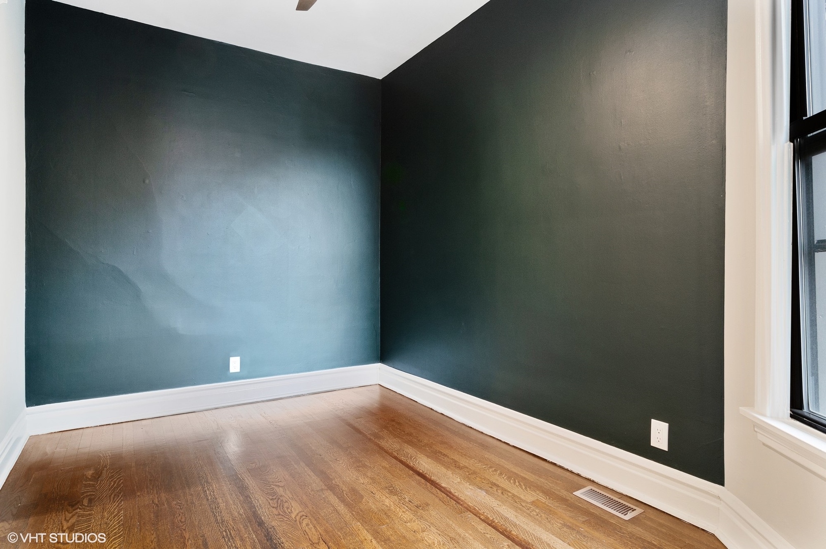 1211 West Addison Street, Unit 2 Chicago, IL 60613 - Photo 10 of 15