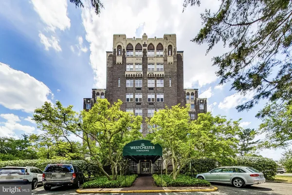 a view of a cars parked in front of a building